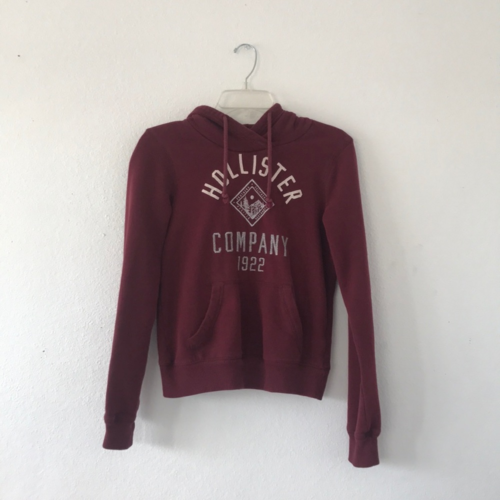 maroon hollister sweater